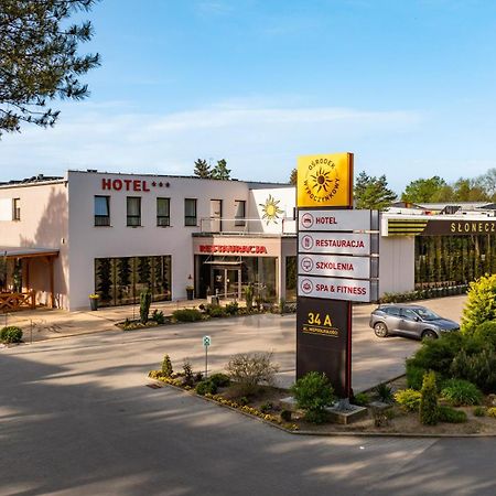 Hotel - Restauracja "Sloneczna" Jarocin Kültér fotó