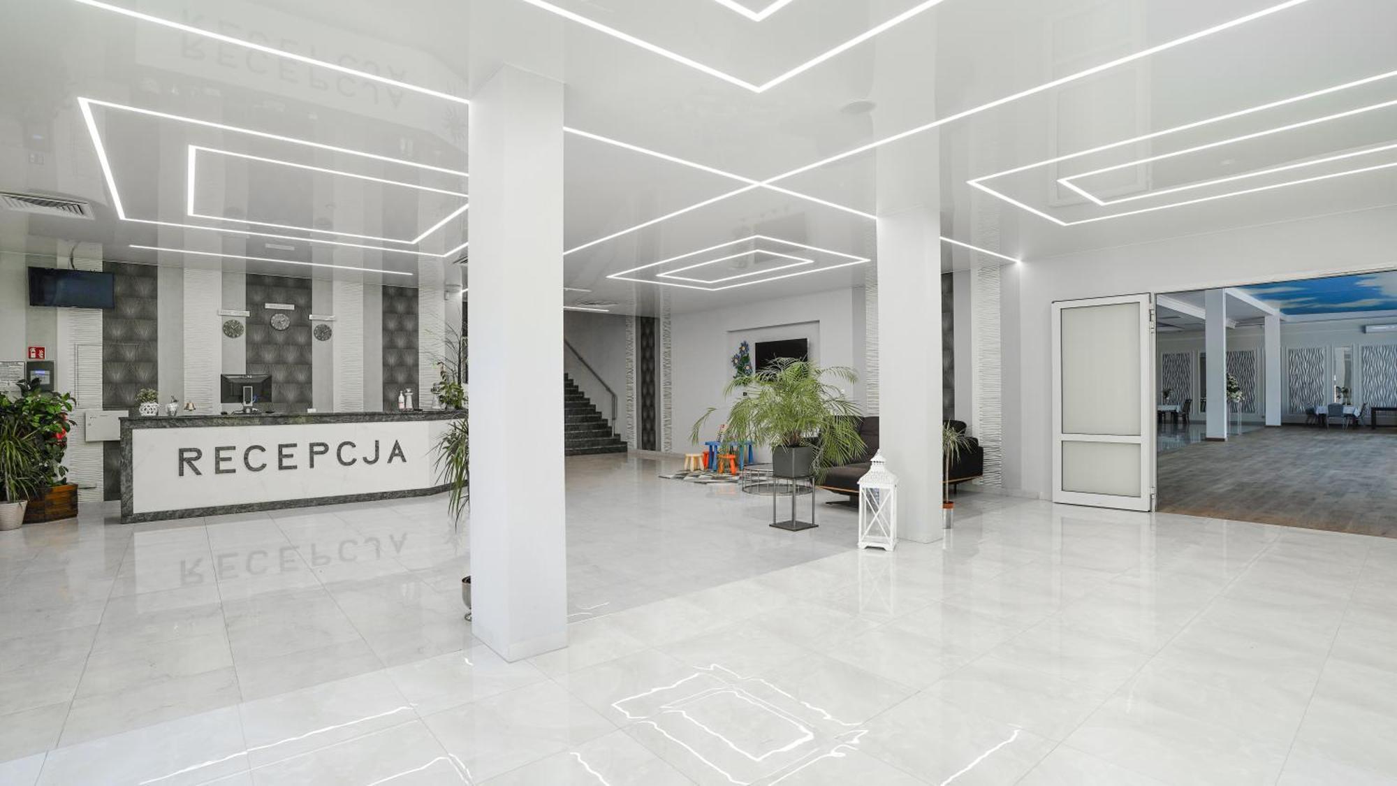 Hotel - Restauracja "Sloneczna" Jarocin Kültér fotó