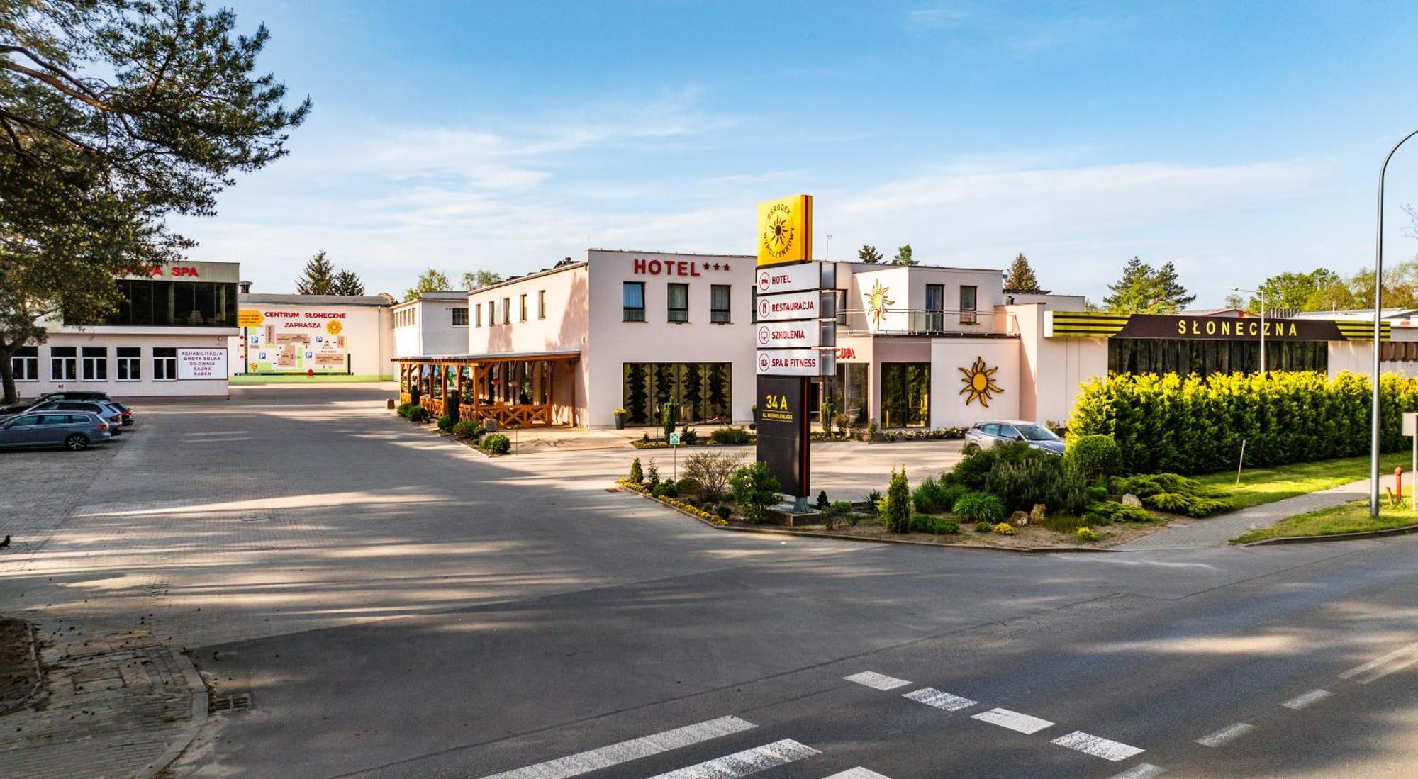 Hotel - Restauracja "Sloneczna" Jarocin Kültér fotó
