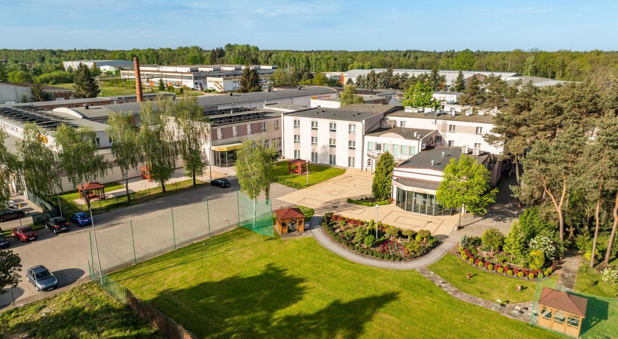 Hotel - Restauracja "Sloneczna" Jarocin Kültér fotó