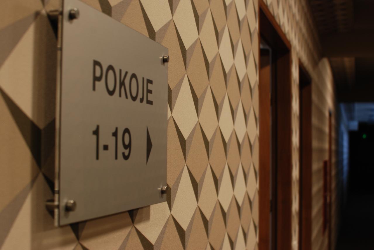 Hotel - Restauracja "Sloneczna" Jarocin Kültér fotó