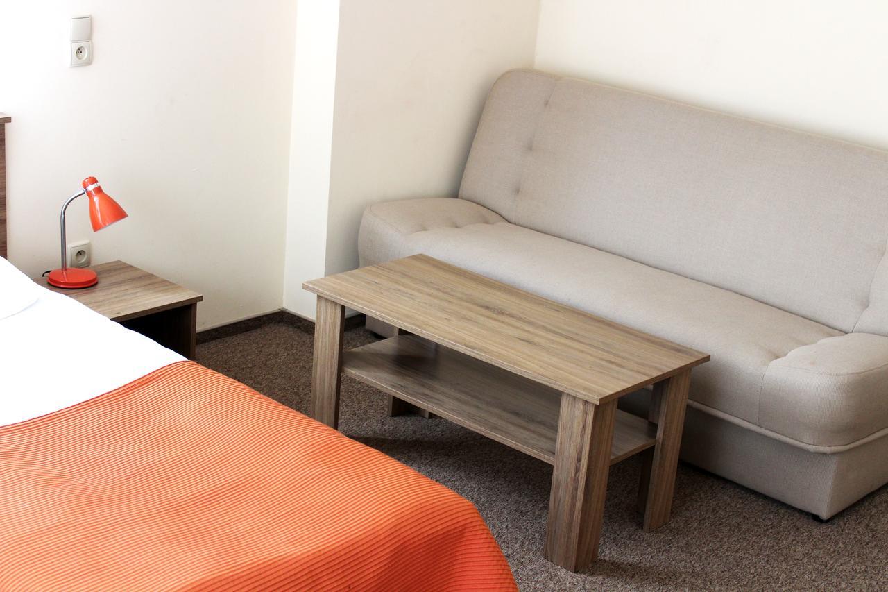 Hotel - Restauracja "Sloneczna" Jarocin Kültér fotó