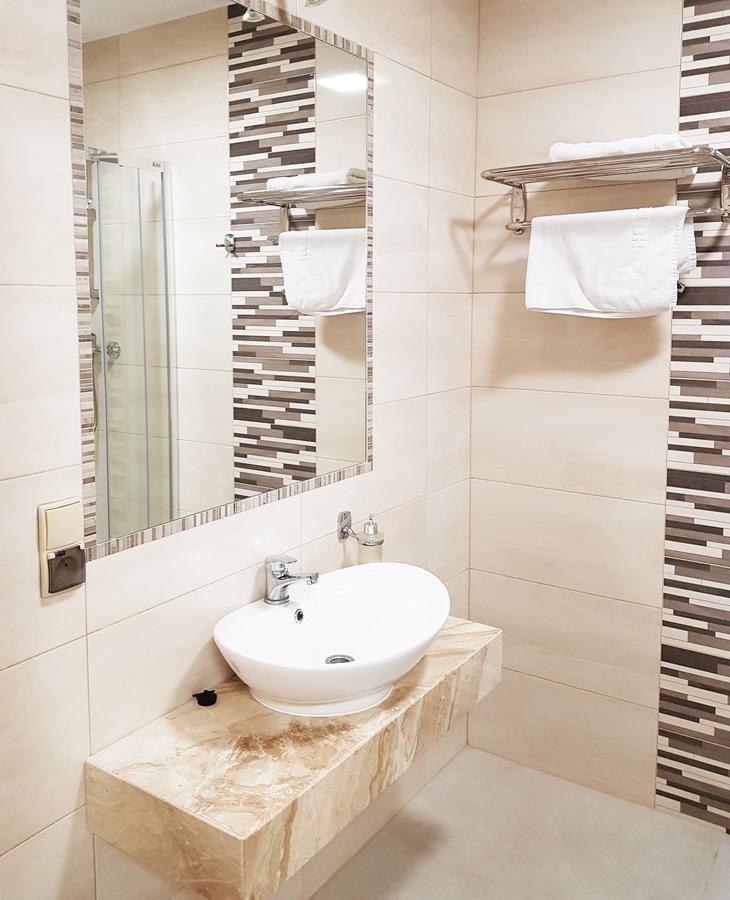 Hotel - Restauracja "Sloneczna" Jarocin Kültér fotó